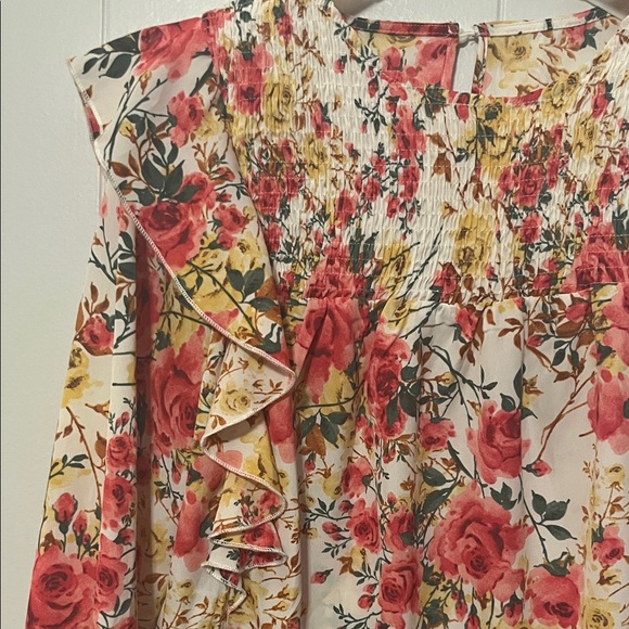 Chic Floral Ruffle Blouse - Picture 2 of 9
